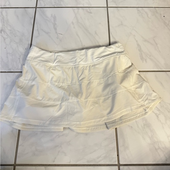 NWOT Lululemon pace rival skirt - Picture 3 of 3